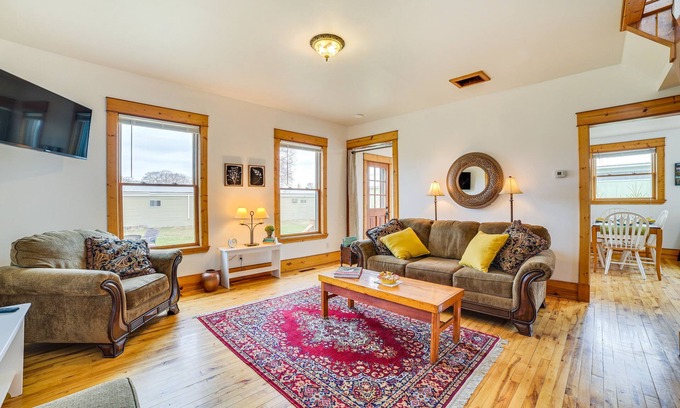 Mackinaw City House | Mackinaw City Getaway - 3 Mi to City Beach!