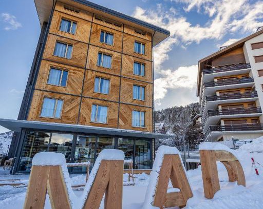 Saint-Pierre-de-Clages Hotel | MAD Mount Hotel & Spa