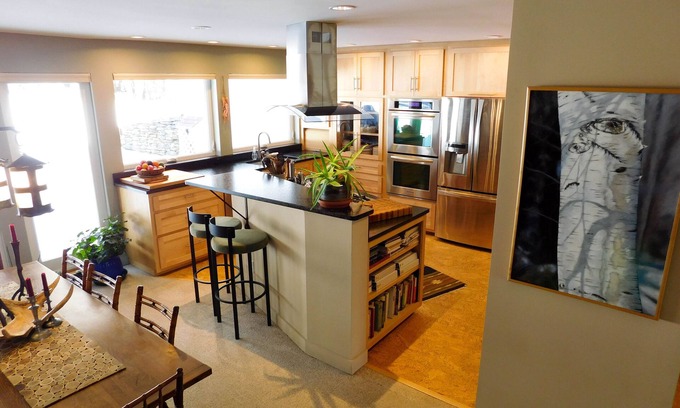 Warren Condo | Mad River Valley Condo with Gourmet Kitchen, 2 Bedrooms, comfortably sleeps 6