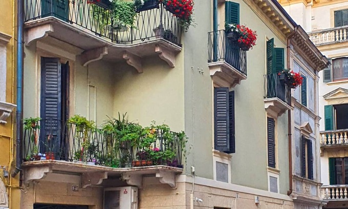 Citta Antica Apartment | MADAMA VERONA FLAT AL CELLINI IS A CENTRAL, COOL AND BRIGHT FLAT IN VERONA