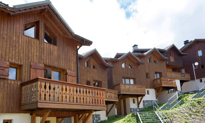 La Plagne-Tarentaise Ski Chalet | Madame Vacances Les Chalets des Praz