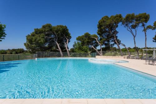 Saumane-de-Vaucluse Apartment | Madame Vacances Domaine du Provence Country Club Service Premium