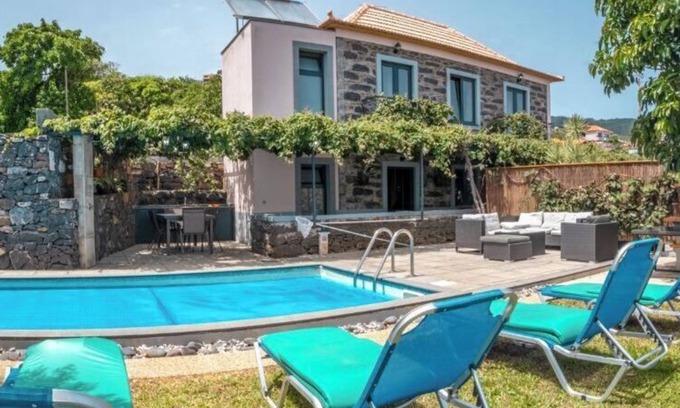 Santa Cruz House | Madeirense Villa in Santa Cruz