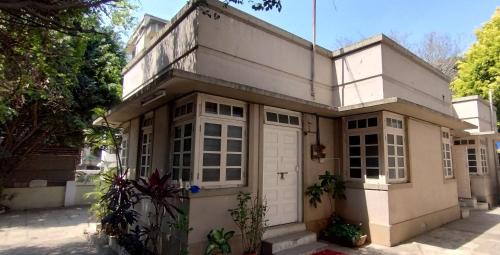 Central Pune House | Madhav Bhavan Guest house