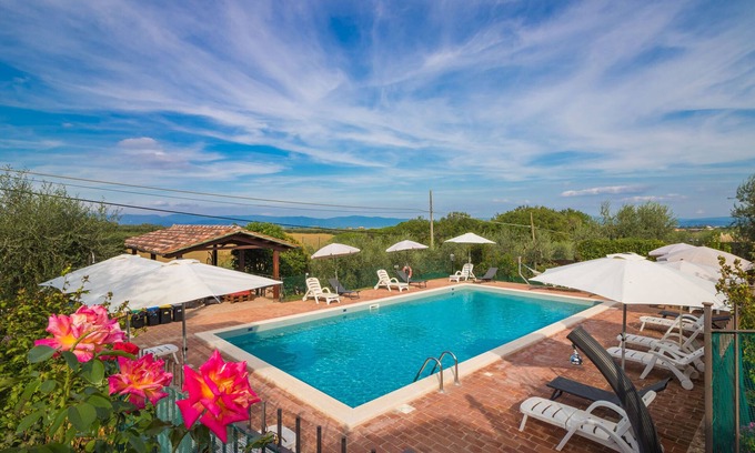 Casamaggiore Apartment | Madone O, apartment in agriturismo. Pool, WiFi, tennis