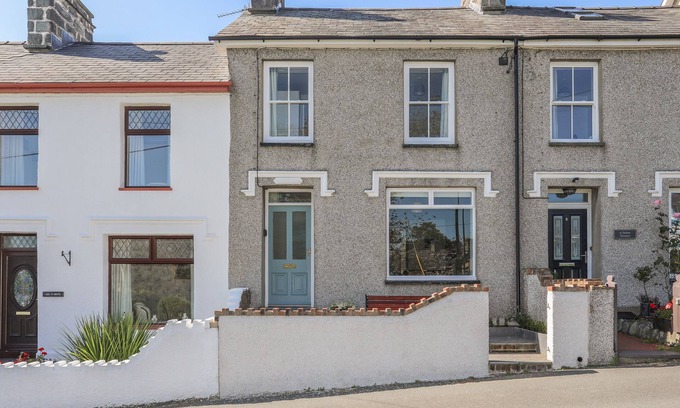 Criccieth Cottage | MAES-YR-HAF, family friendly, country holiday cottage in Criccieth