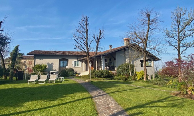 Castenedolo Villa | MAESTOSA VILLA A POCHI KM FROM GARDA LAKE WITH LARGE GARDEN AND 2 PORTICATES