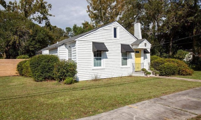 Wilmington House | Maggie's Village: 4 BR, 2 BA in Wilmington, Sleeps 10