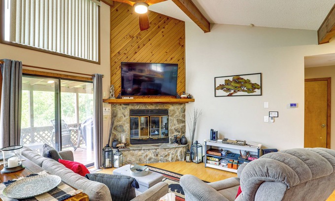 Valley Creek Run House | Maggie Valley Mountain Escape w/Fireplace & Deck!