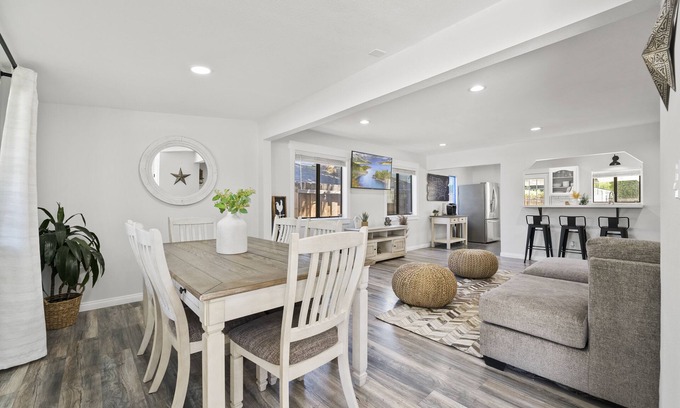 Newhall House | Magic Mountain 4 Bedroom 3 Bath Escape Modern Home