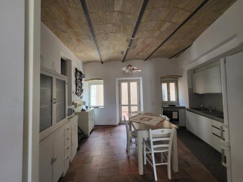 Spello House | Magic Spell - 200 mq - zona centro - intera casa vacanze con ampi spazi relax, fino a 10 ospiti, - tassa soggiorno inclusa