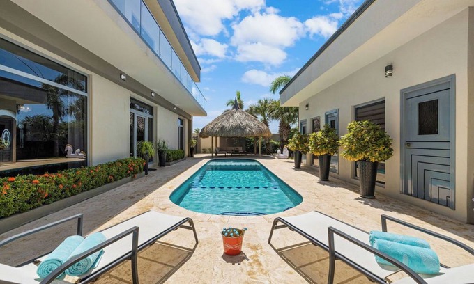 Noord Villa | Magical Oasis ~ 6BR w/Large Pool & Gazebo ~ Views