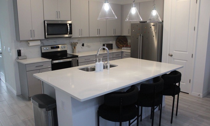 Davenport House | Magical Stay Near Disney - Modern & Cozy Townhome