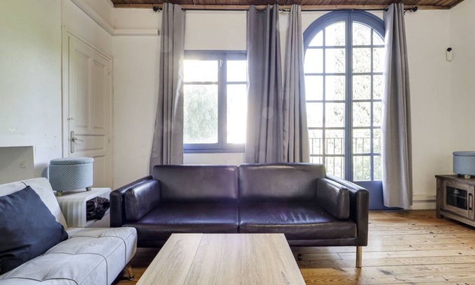 La Salut House | Magnífica Casa en Pleno Centro Barcelona .de 160 Mts. Dividido en Tres Estancias