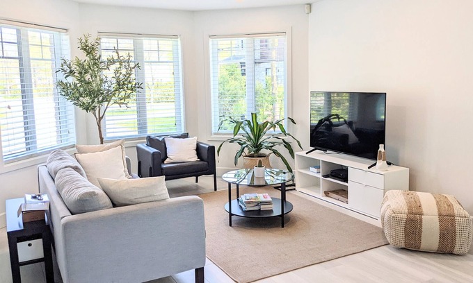 Saint-Jean-Sur-Richelieu House | Magnificent house in a wooded area with heated pool