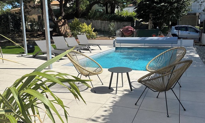 Saint-Georges-de-Didonne Villa | Magnificent VILLA 220 m² - 14 persons - heated swimming pool - parking lot