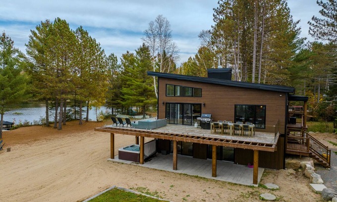 Notre-Dame-de-la-Merci Ski Chalet | Magnificent chalet with a contemporary design: dream location for an unforgettable holiday