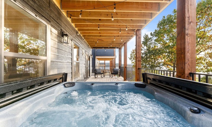 Hollister Cottage | Magnificent 7-bedroom lodge offers a luxurious retreat on Table Rock Lake!