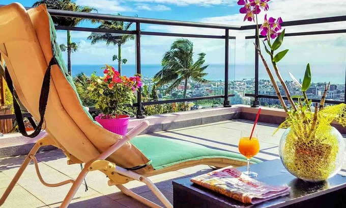 La Providence Apartment | Magnificent apartment with 180 ° panoramic view of the city and its bay