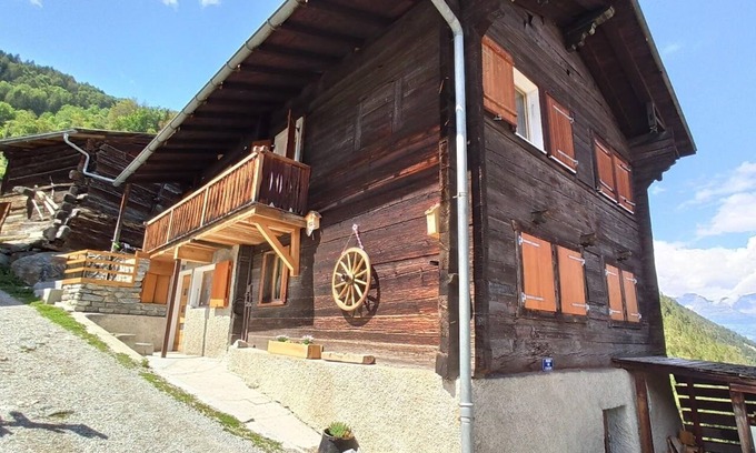 Lauenen Bei Gstaad Apartment | Magnificent apartment in a quiet old village in Val d'Anniviers