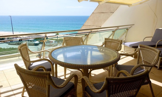 Santiago Apartment | Magnificent apartment on the sea in the center of Sesimbra.