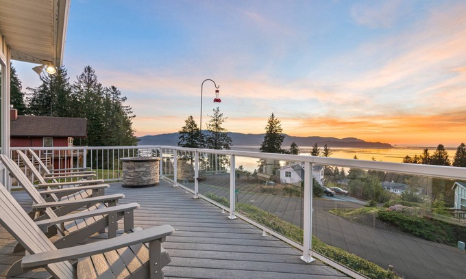 Bay City House | Magnificent Bay and Ocean Views, *Pet Friendly*, Hot Tub, Game Room w/Pool, Foosball, & Ping Pong