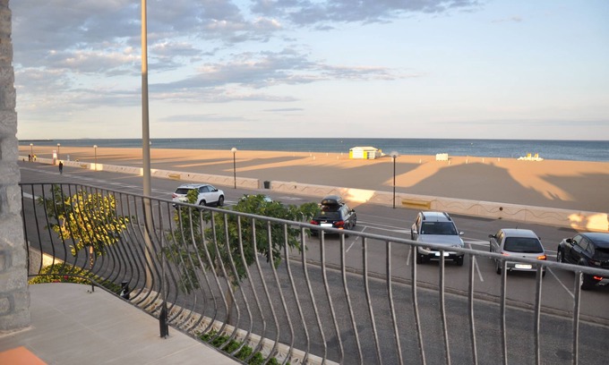 Narbonne-Plage Villa | Magnificent comfortable villa T4 in front of sea in Narbonne-Plage