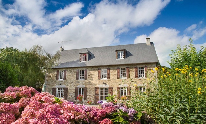 (le) Mesnil Hue House | Magnificent Country House with private heated pool, gardens & close to beaches