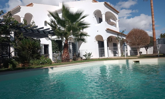 Guia Villa | Magnificent detached villa with pool close to shops