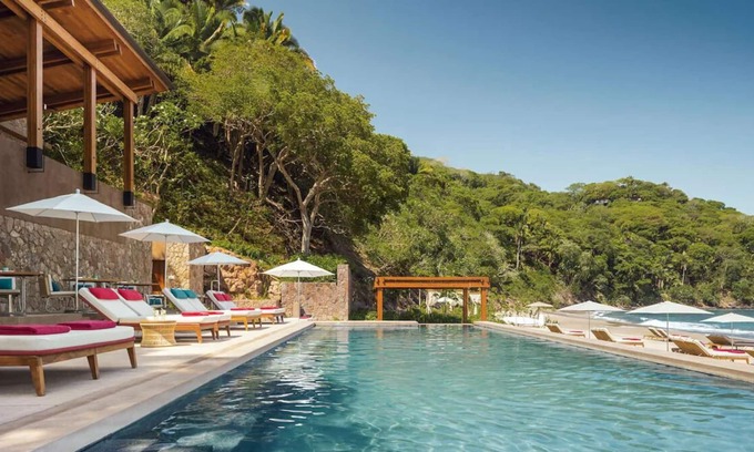 Lo de Marcos House | Magnificent Living in Elegance! Beachfront, Pets Allowed, Free Breakfast!