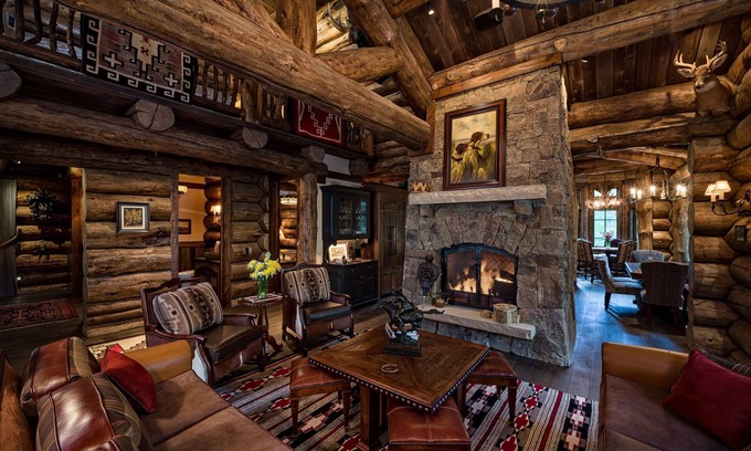 Vail House | Magnificent Log Lodge, Cinema, Hot Tub, BBQ, Game Room, Free Solaris Garage!