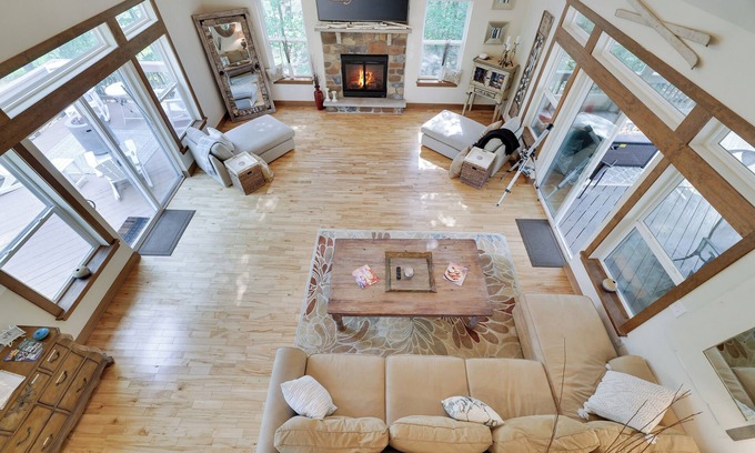 Lackawaxen House | Magnificent, luxurious perfect for large families in Masthope!