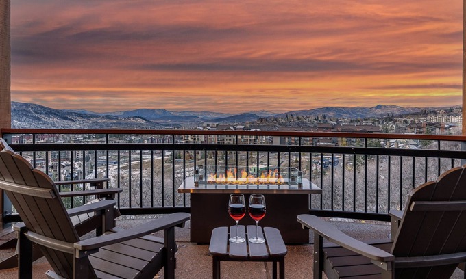 Steamboat Springs House | Magnificent Mountain Retreat + Sleeps 32 + Close to skiing - Falconhead Grande