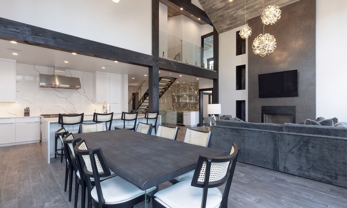 Big Sky House | Magnificent Mountain Views, 6 Bedroom 6.5 Bath, Private Lodge, Ski in/out