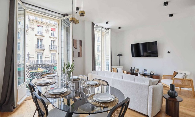 Quartier Sainte-Avoye Apartment | Magnificent New Apartment Beaubourg/Le Marais