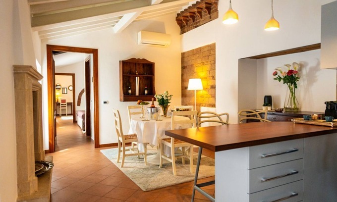 Citta Antica Apartment | Magnificent Residence overlooking Piazza Erbe