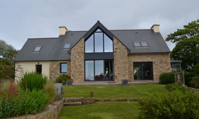 Perros-Guirec Villa | Magnificent seafront villa on the Pink Granite Coast