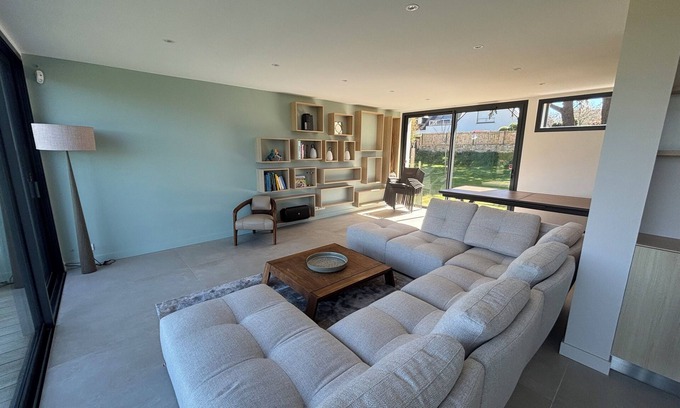 Arzon House | Magnificent Seaside House