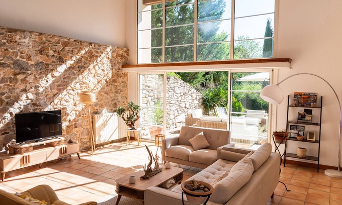Aumes House | Magnifique Maison Darchitecte au Charme Atypique Dans un Écrin de Verdure