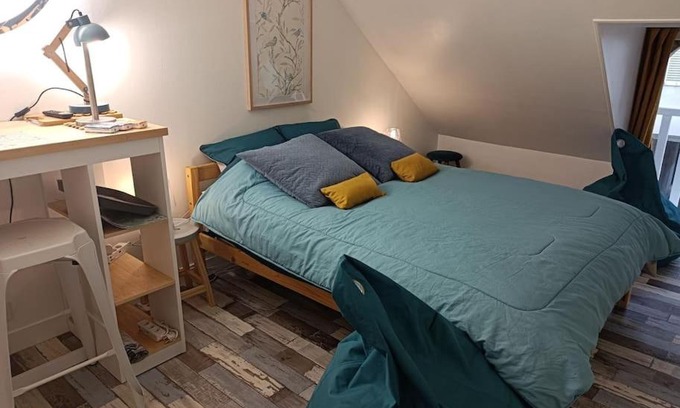 Montargis Apartment | Magnifique Studio Climatisation, parking à vélos, vélos en option, Centre ville Parking privé Jardin