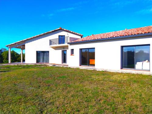 Montauban Villa | Magnifique villa 220m2- Quartier résidentiel Le Carreyrat - 6 à 8 pers - 3 chambres doubles - Grand jardin et terrasses