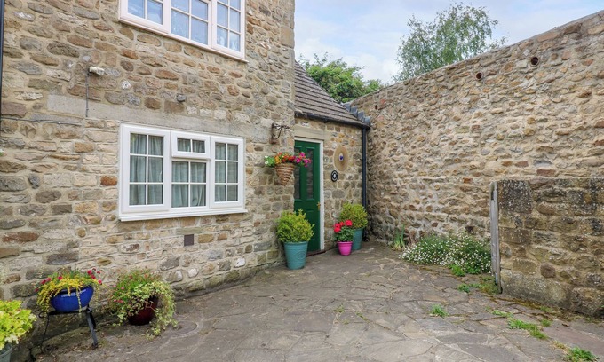 Masham Cottage | MAGNOLIA COTTAGE, family friendly, with a garden in Masham