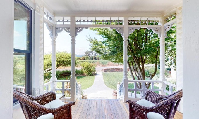 Healdsburg House | Magnolia Ranch Vineyards