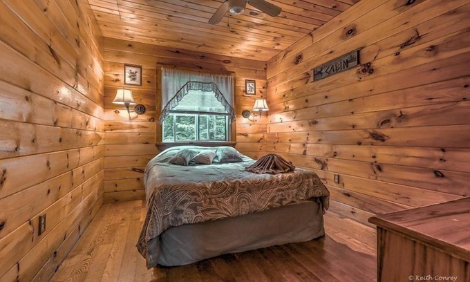 Canadensis Hotel | Magnolia Streamside Resort