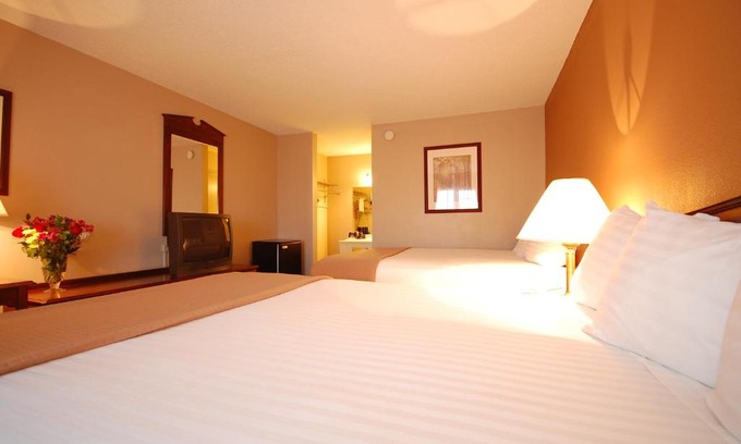 Garden City Hotel | Magnuson Hotel Red Baron