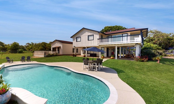 Barrett House | Main home with guest house & private pool