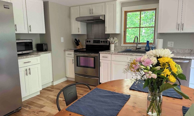 Freeport House | Maine Barn Hideaway- 2nd Floor Private Guesthouse