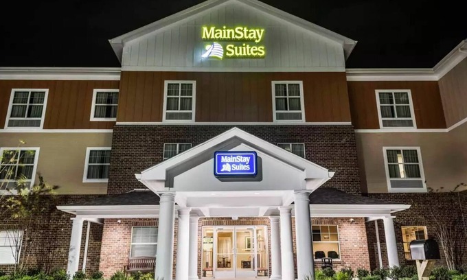 Hackberry Hotel | MainStay Suites Hackberry Sportsman's Lodge