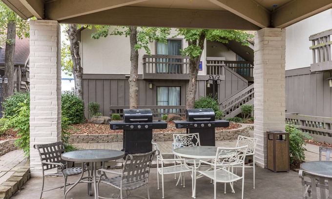 Springfield Apartment | MainStay Suites Springfield South - Battlefield Rd
