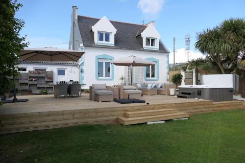Crozon Villa | maison 3 chambres vue mer spa a crozon
